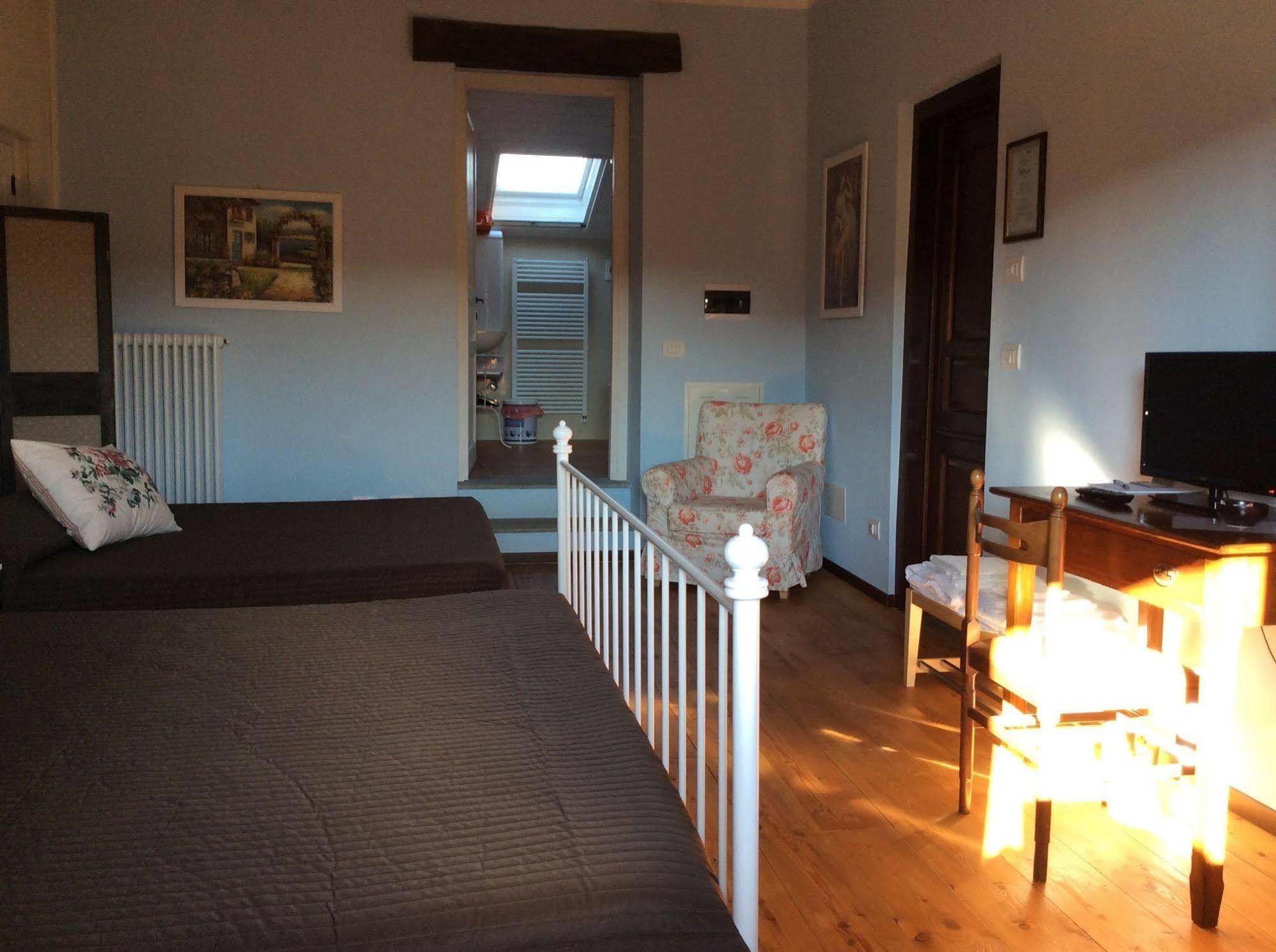 Quattro Gatti Bed and Breakfast Airasca Buitenkant foto